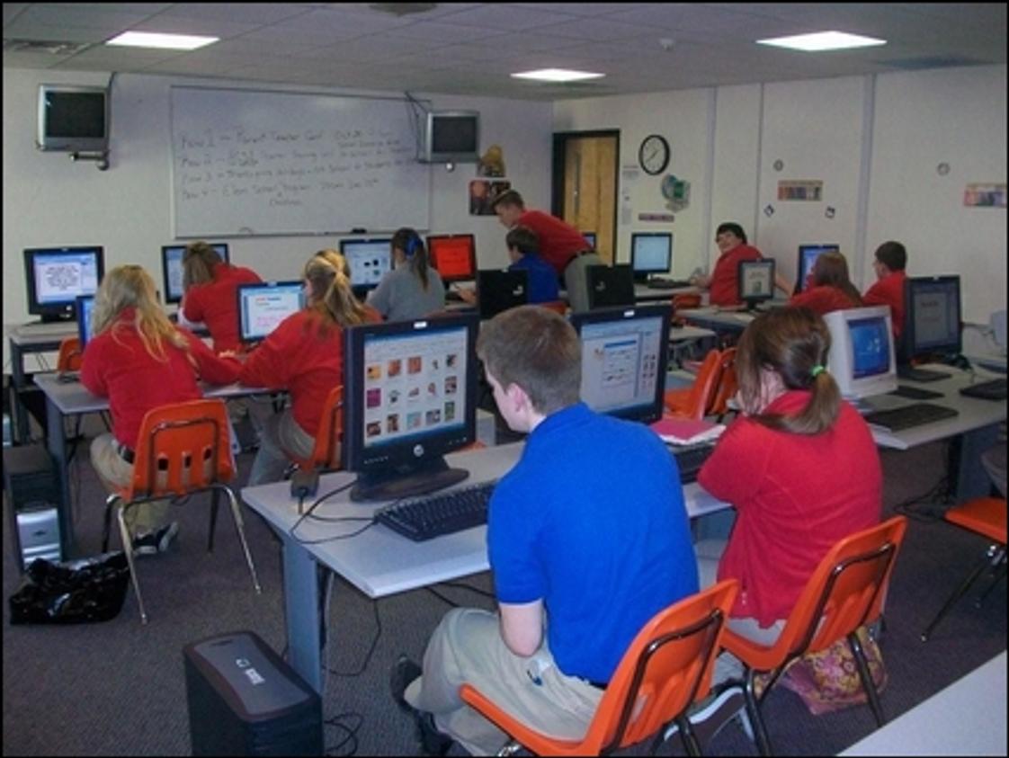 Beth Haven Christian School Photo #1 - Sophomore students learn Microsoft Office in their Computer Applications class.