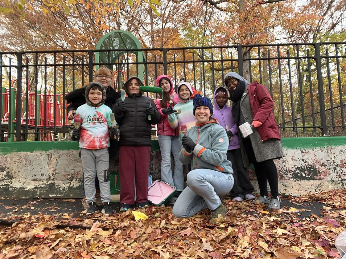 Riverdale Country School Photo - In honor of Veterans Day, students, families, and faculty joined community partners and a local artist to paint a mural at a local park.