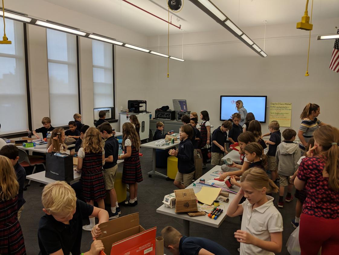 Alphonsus Academy & Center For The Arts Photo #1 - Technology is incorporated into every classroom and all classes use the iStudio to create and become makers for tomorrow.